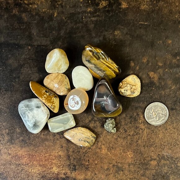 Lot of 11 Healing Crystals and 1 Stone - Picture 2 of 4